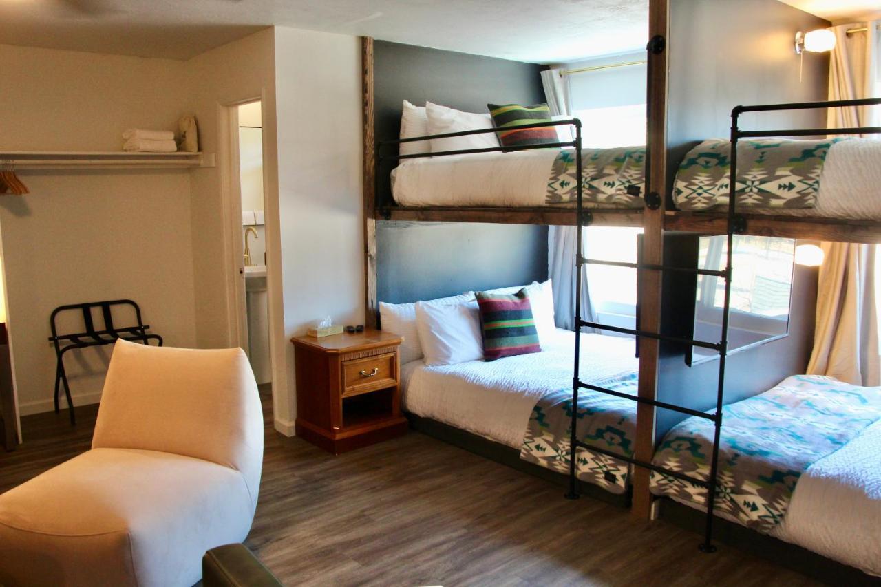 Deluxe Family Suite